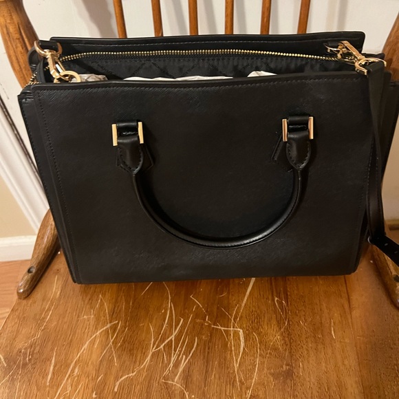 Micheal Kors black purse! - Picture 5 of 5